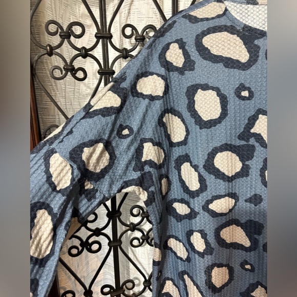 Umgee Blue and Cream Leopard Print Long Sleeve Top - Picture 4 of 5
